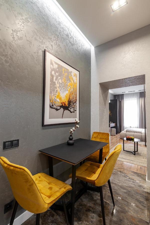 Dream Apartament On Drahomanova Street Lviv Exterior foto